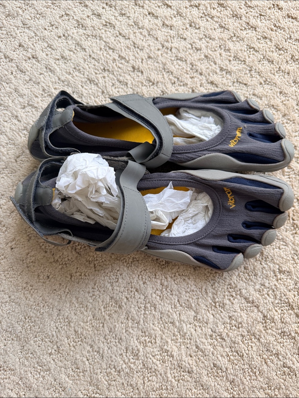Vibram Men’s FiveFingers Grey and Navy Toe Shoes